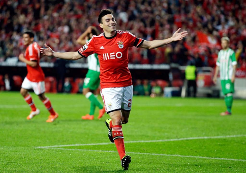 Man Utd FC win race for Nico Gaitan